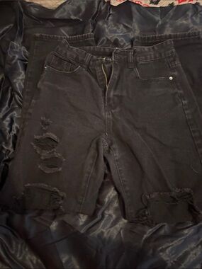 woman’s Black ripped Jeans